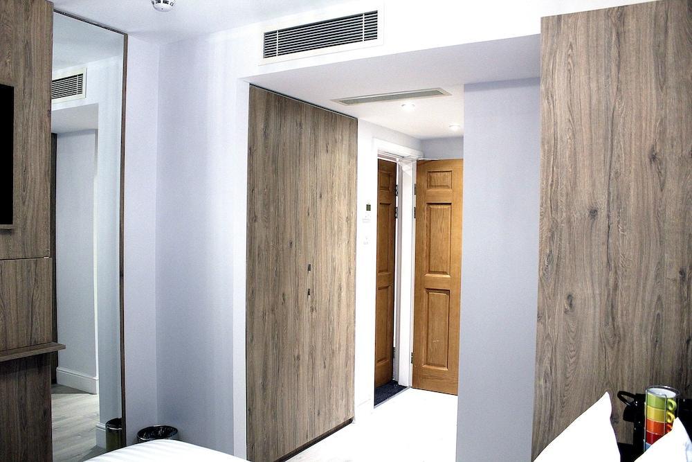 1 Craven Hill Gardens 4* London