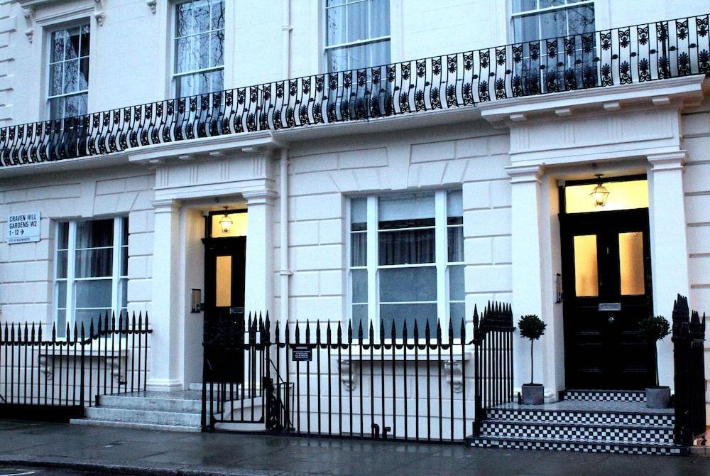 1 Craven Hill Gardens Aparthotel