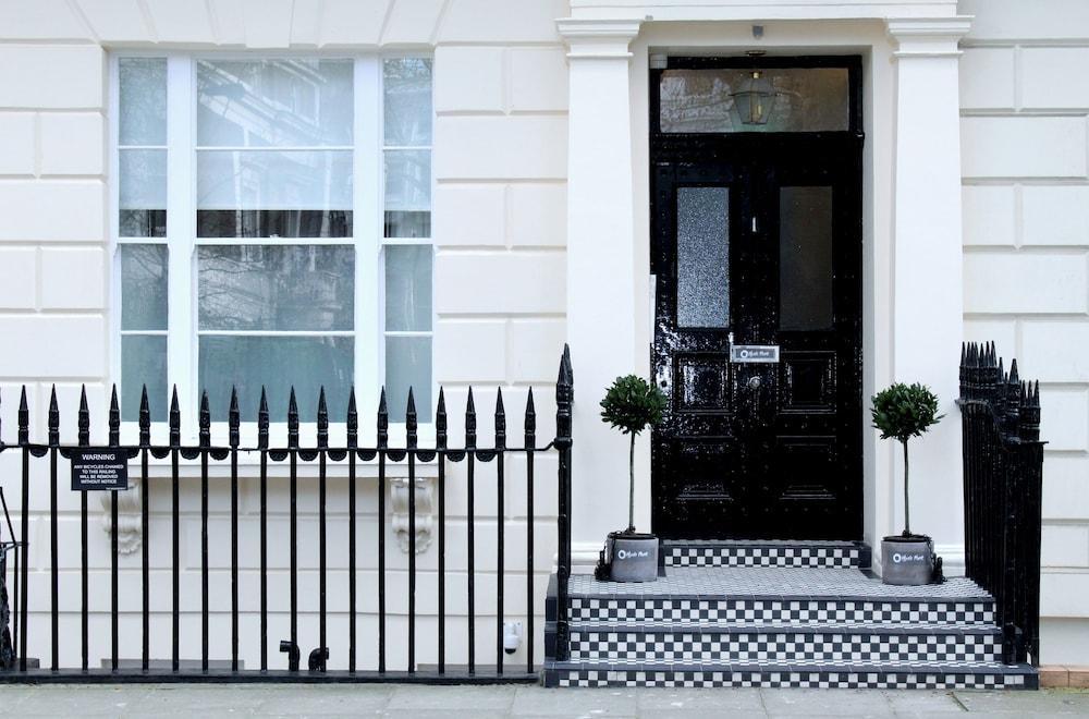 1 Craven Hill Gardens Aparthotel 4*
