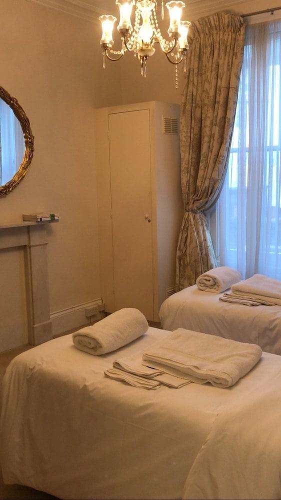 Carlton Kensington Hotel