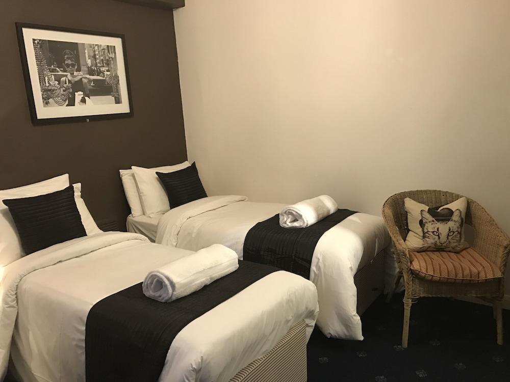 Carlton Kensington 3*