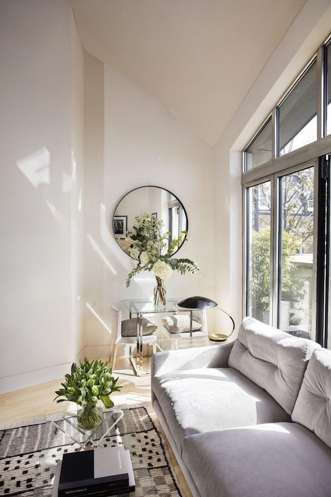 No.5 Maddox Street Aparthotel 4*