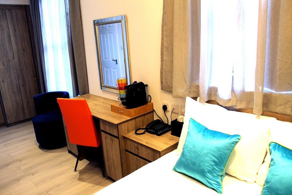 1 Craven Hill Gardens 4*